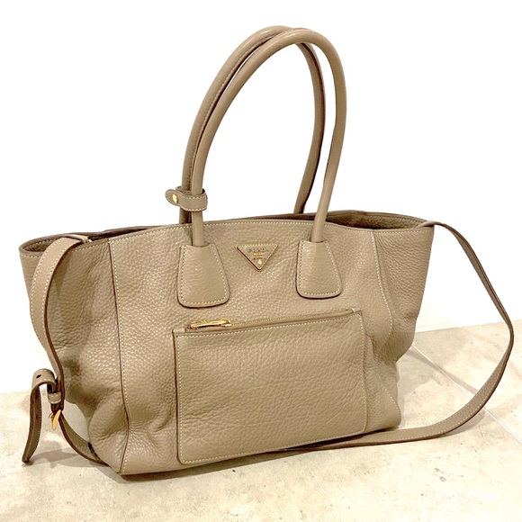 Authentic Prada leather bag in Taupe / cream - Picture 1 of 11